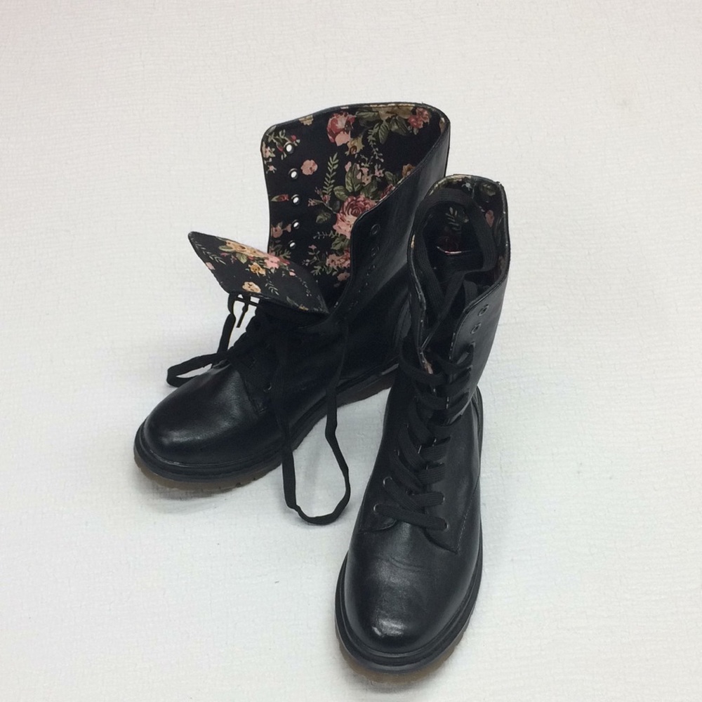 REPORT black boots with floral lining